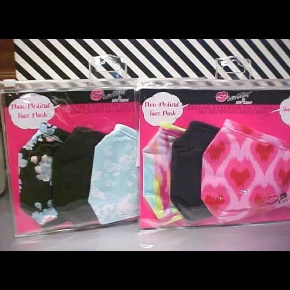 🆕BETSEY JOHNSON Face Masks & Gift TWO SETS OF 3